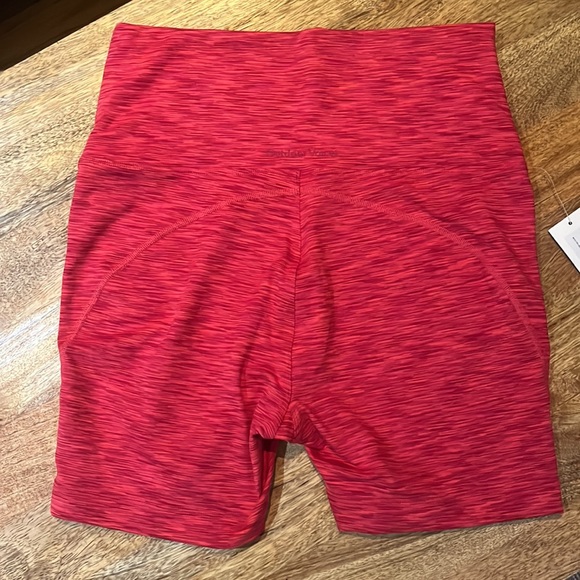 Outdoor Voices Flow 5” Short Rose Garden - Picture 3 of 5